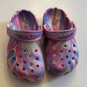 CROCS Kids' Vibrant Swirl Sandals